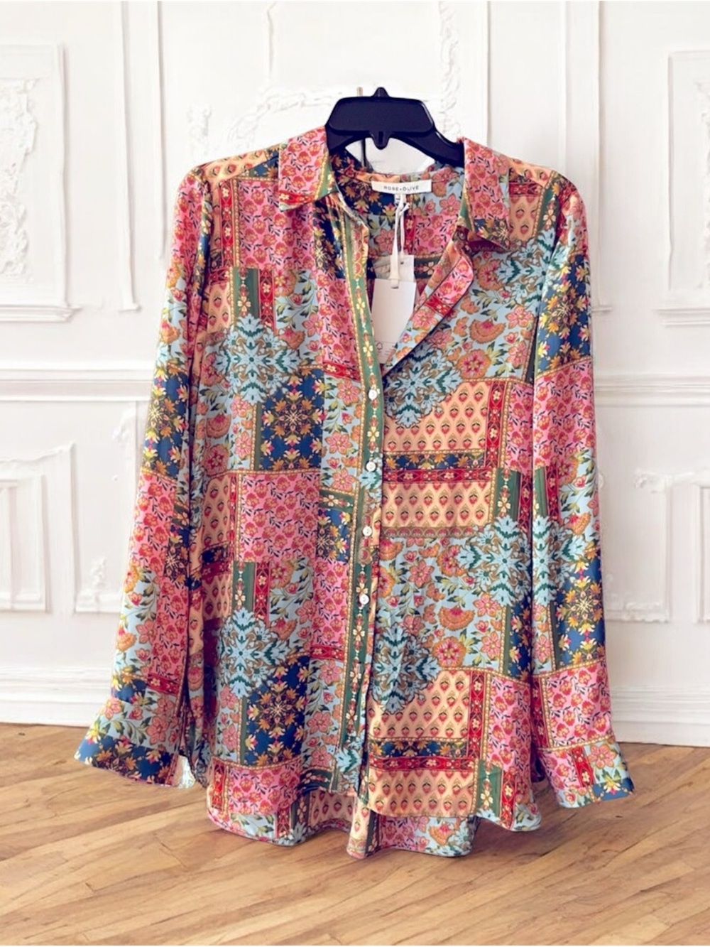 Size Large BNWT Pastel Floral Garden Print Long Sleeve Buttondown Flowy Blouse